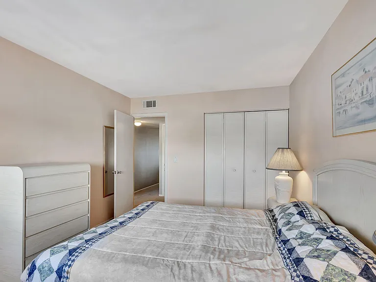 100 Shore Ct #304 — Photo 23