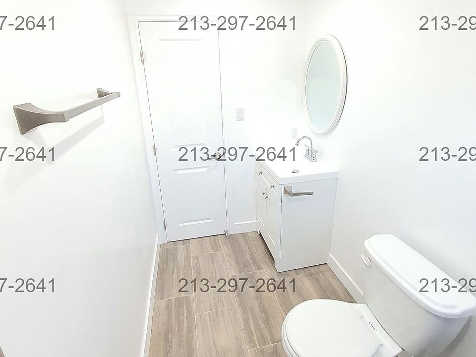 1st image of 13813 Oxnard St #105