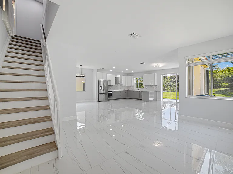 535 Talavera Rd — Photo 3