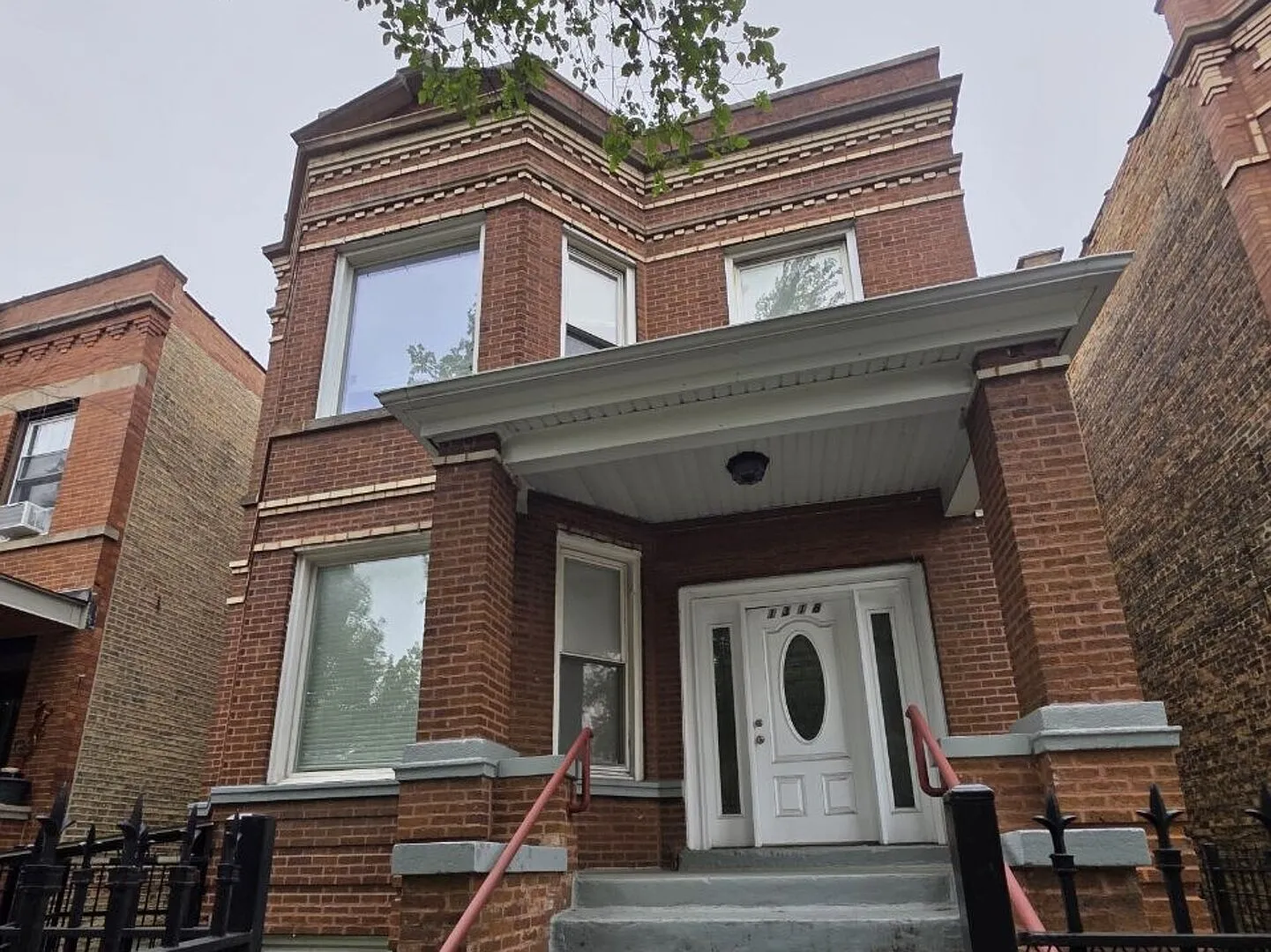 3 bed, $2,000 — Photo 1