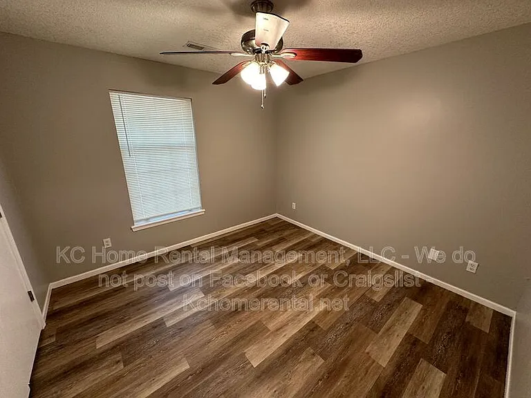 211 NW Barr Rd #C — Photo 15