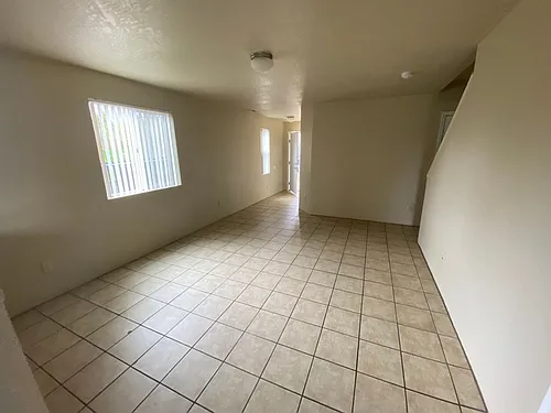 large 3 Bedroom 2.5 Bath Springfield duplex Photo 1