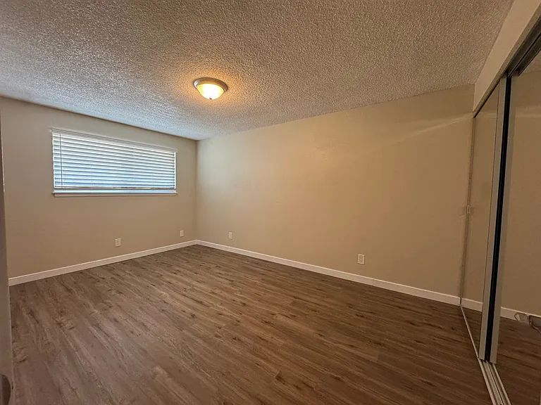 885 NE Sunset St #6 — Photo 14