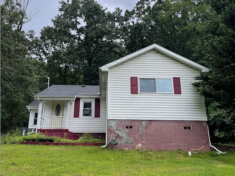 829 Farragut Ave — Photo 8