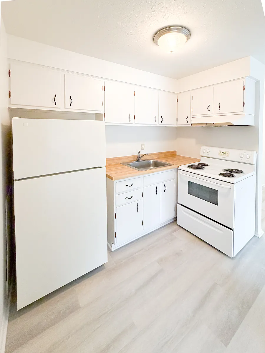 Building Photo - 14257 Lorain Ave #14