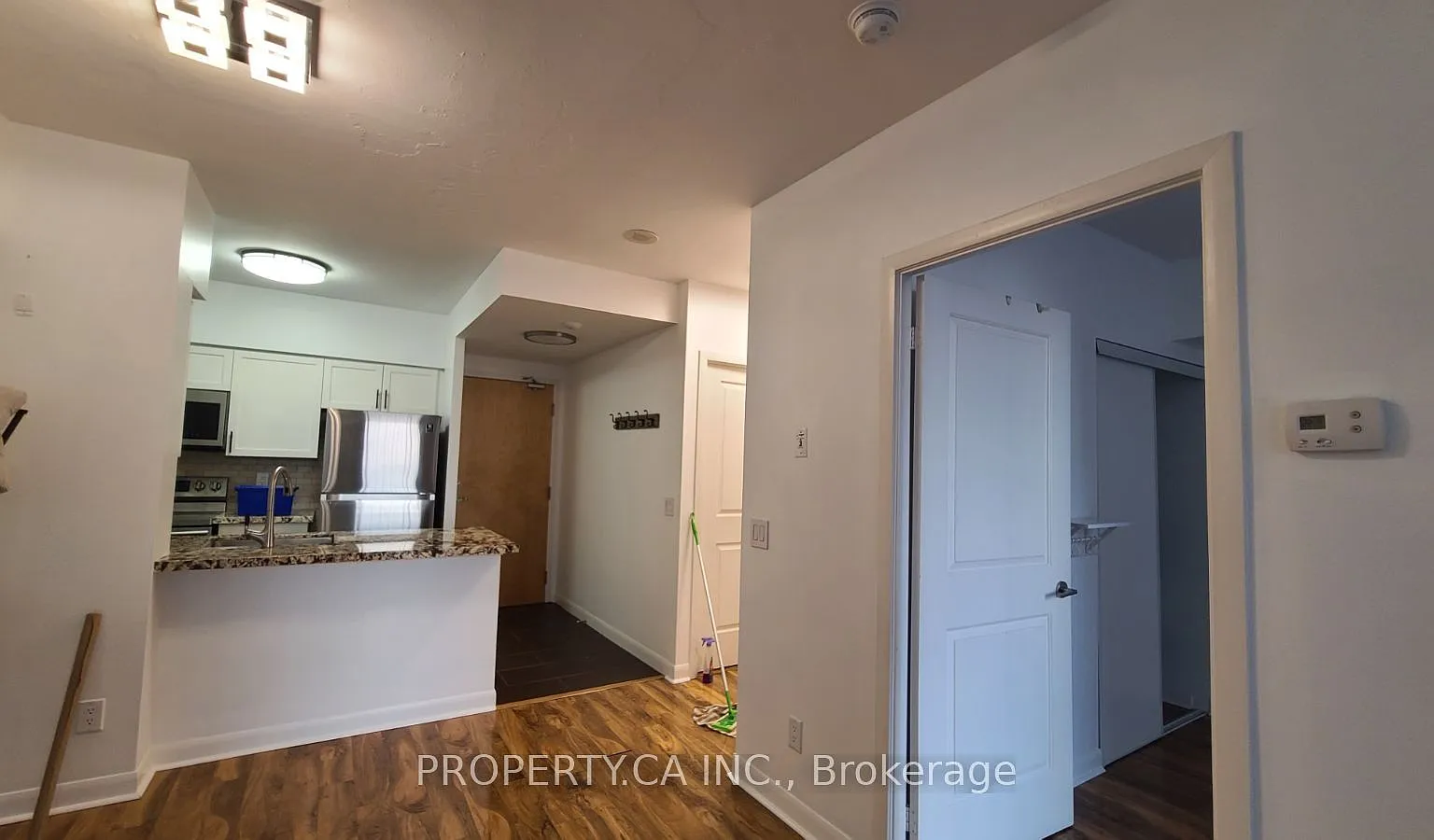 4978 Yonge St — Photo 3