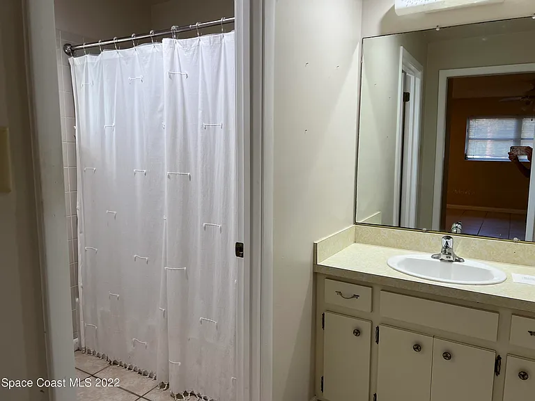 113 Medina St — Photo 6