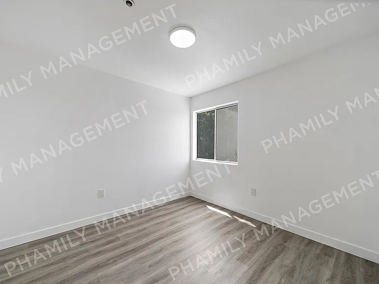 5227 Huntington Dr N #2 — Photo 12