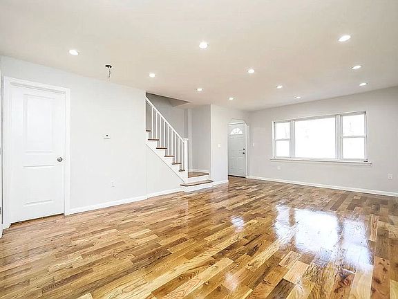 4th image of 118-22 225th St