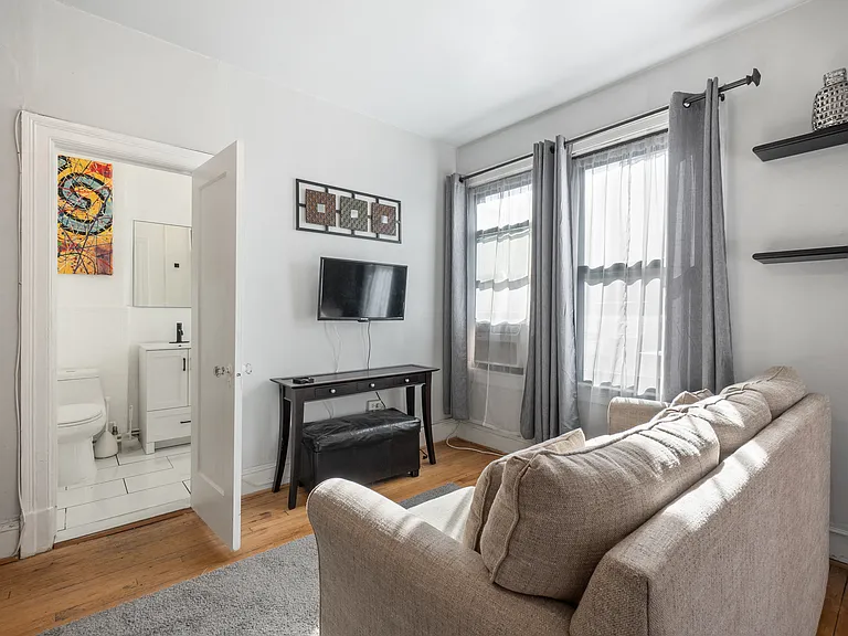 1101 L St NW #308 — Photo 7