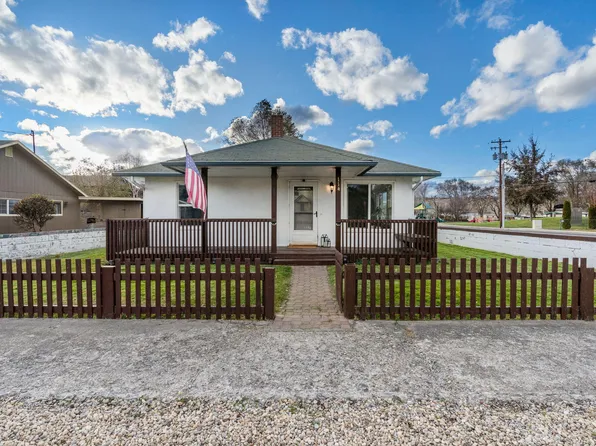 114 SE 9th St, Madras, OR 97741