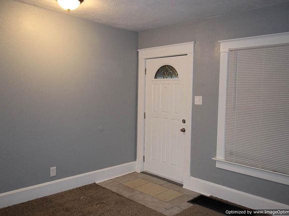 4th image of 812 N Fuller Ave