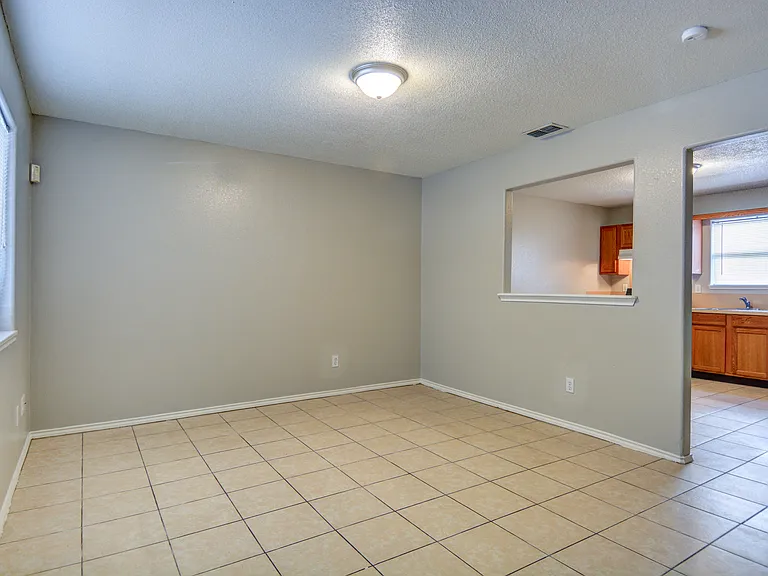 Las Violetas Apartments — Photo 10