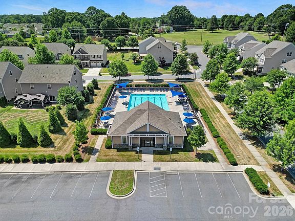 3rd image of 10328 Ebbets Rd