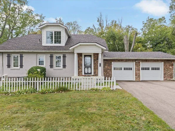 2507 Silverside Rd, Waterford, MI 48328