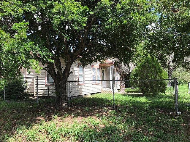 1st image of 830 W Yoakum Ave