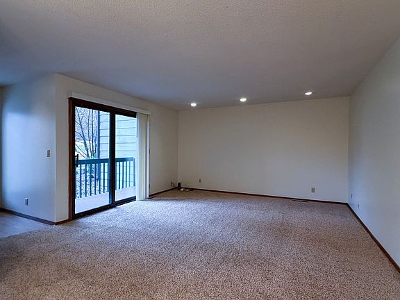 2nd image of 3900-3951 Doral Dr #3917