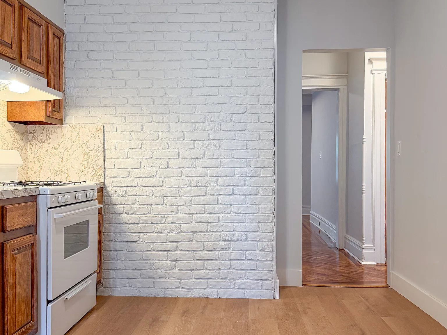 2 bed, 900 sqft, $2,200 — Photo 4