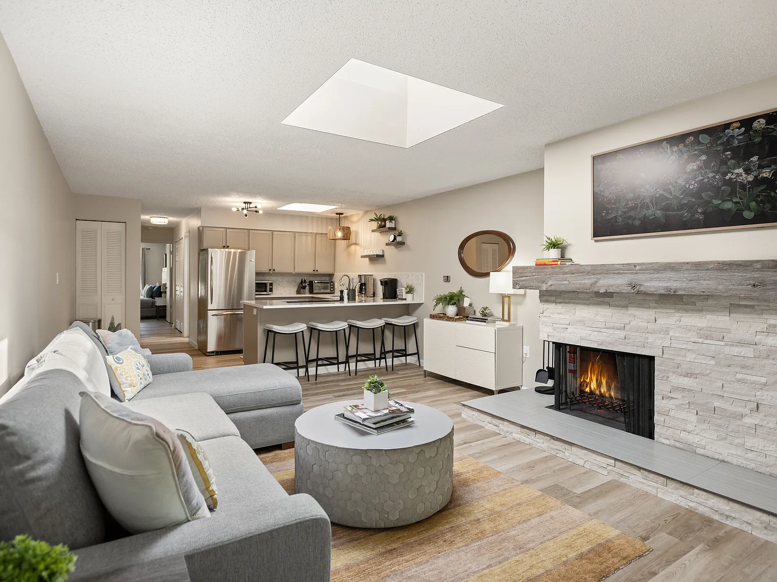 2 bed, 880 sqft, $10,250 — Photo 1