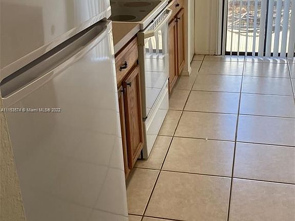 3rd image of 590 SW Sara Blvd #590