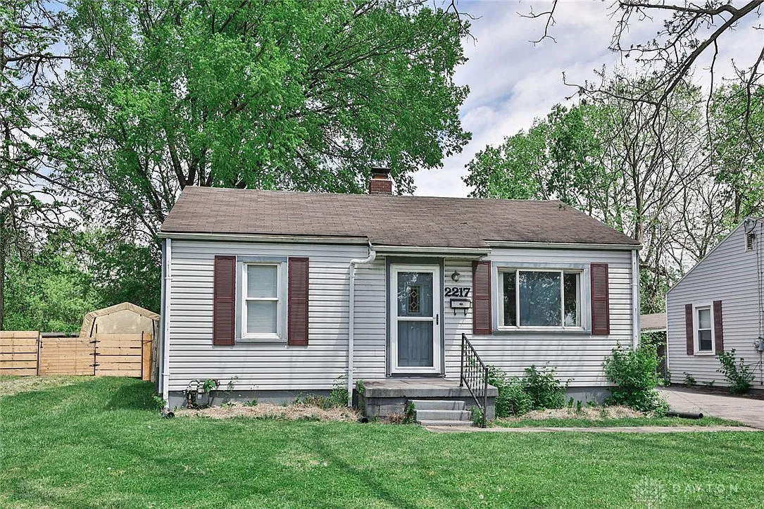 2217 Carolina St photo 1