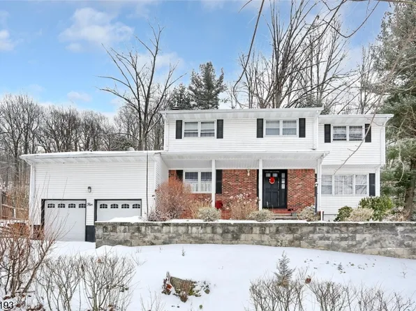 4 Mc Atee Ln, Wanaque Boro, NJ 07465