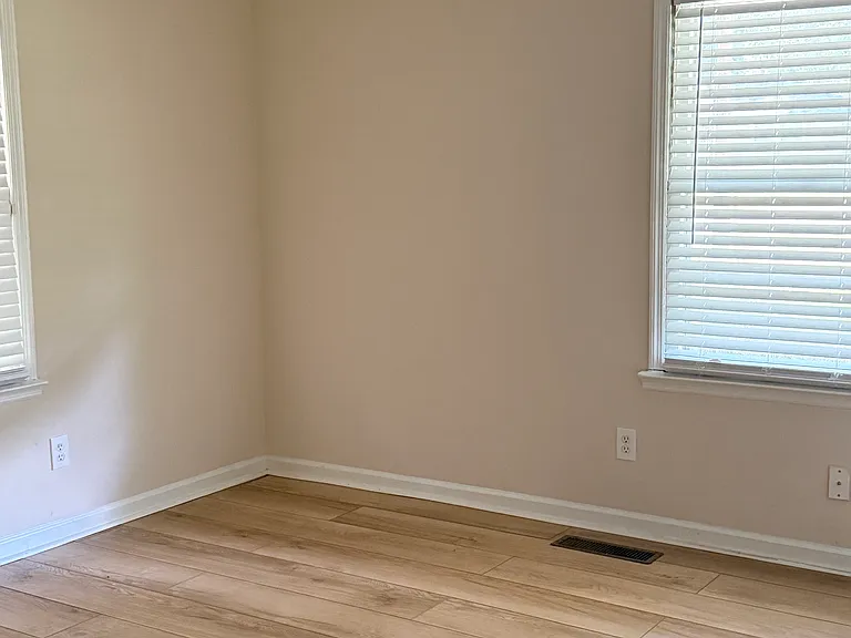 2573 Delano Dr — Photo 6