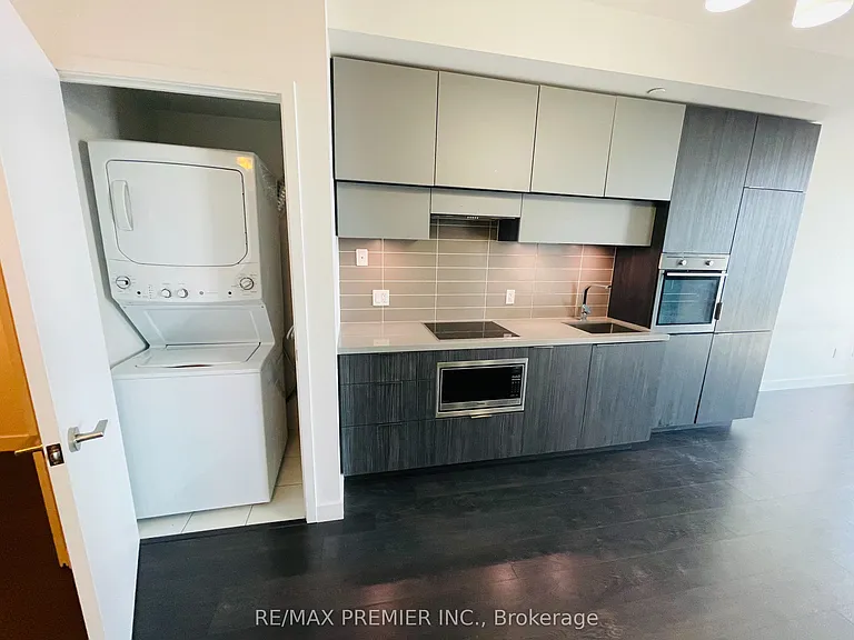 8 Eglinton Ave E #4301 — Photo 4