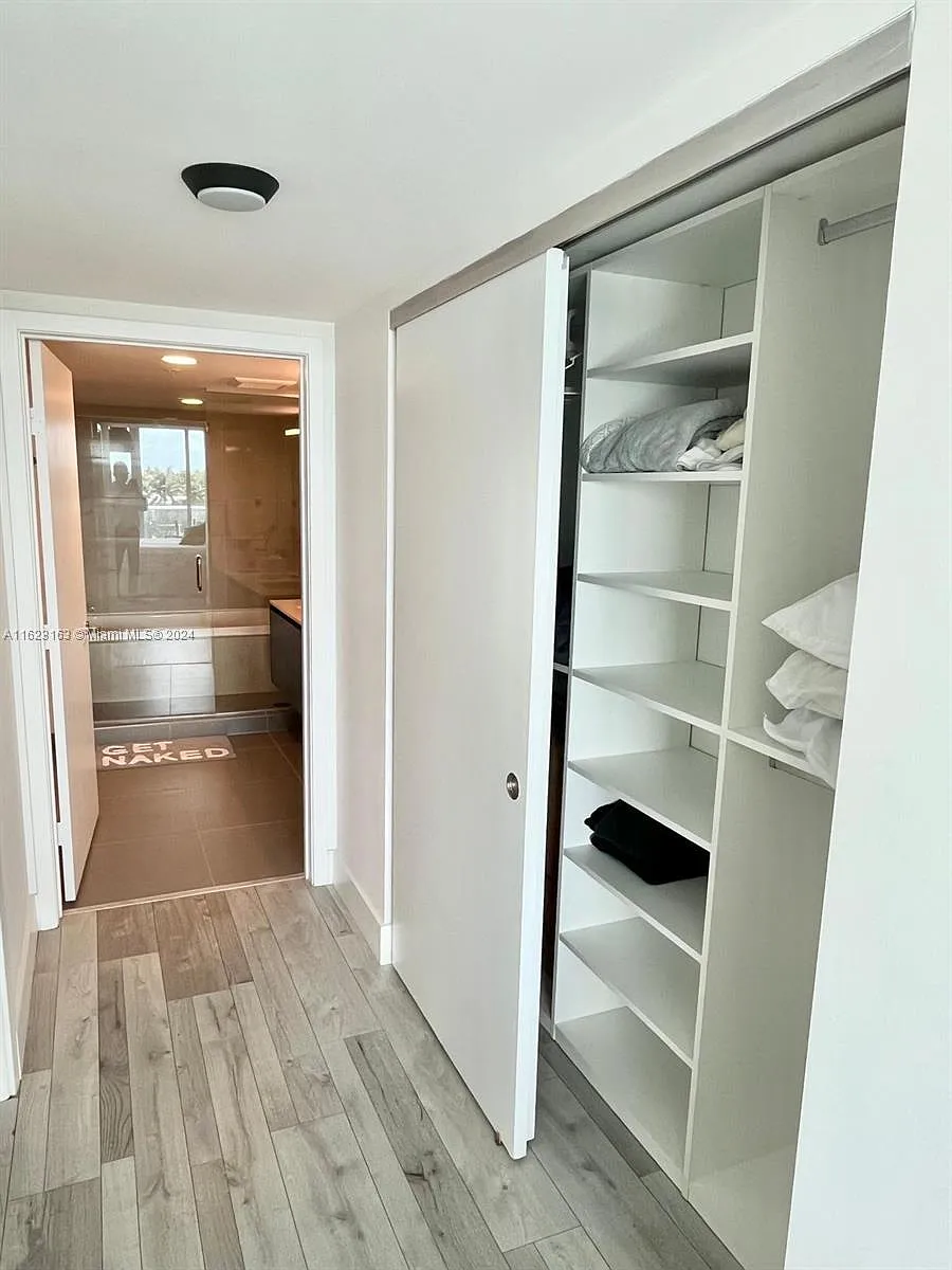 Building Photo - 6620 Indian Creek Dr #509
