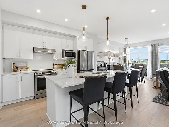 5th image of 715 Maverick Cres