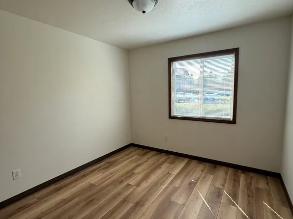 1244 NE 27th St, McMinnville, OR 97128
