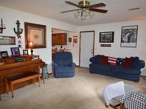 4th image of 829 E 4th Cir