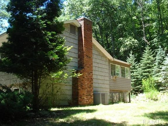 3rd image of 15 Lake Dr