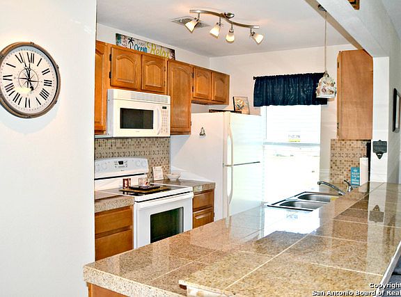 4th image of 302 Saint Andrews St #G106