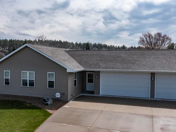 1527 Foxfire Ct, Waupaca, WI 54981