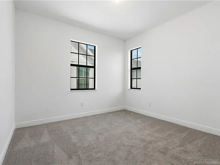 870 SW Newfield Ave — Photo 24