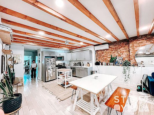 5th image of 754A Willoughby Ave #1B
