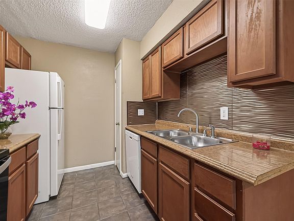 2nd image of 1500 Bay Area Blvd #208