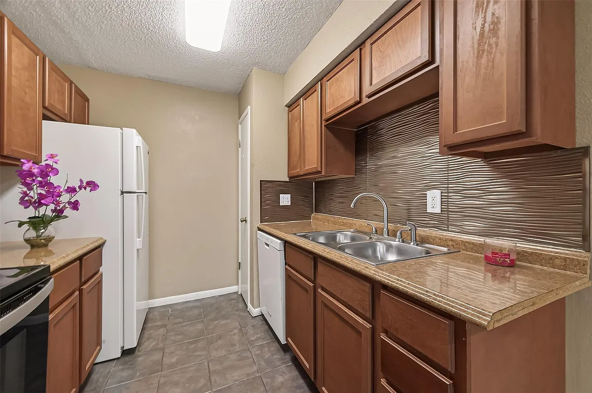 Building Photo - 1500 Bay Area Blvd #208