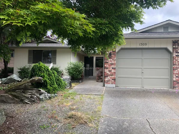 1309 34th St, Anacortes, WA 98221