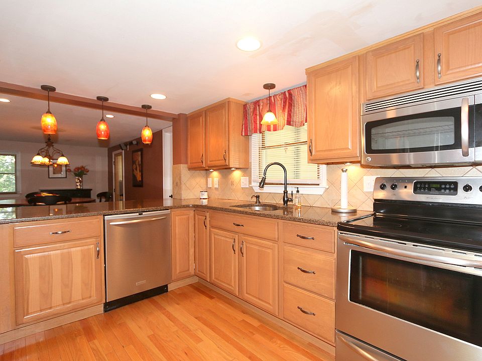 1st image of 10 Oak Trail Ct