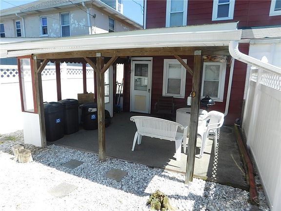 5th image of 2415 Victor St