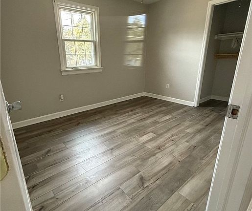 4th image of 223 N Holly Ave