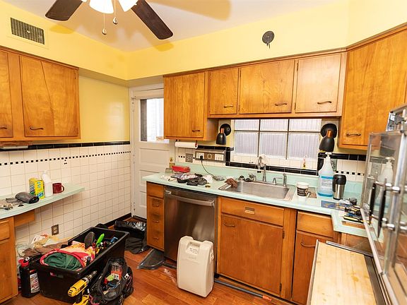 4th image of 7320 Brookcrest Dr