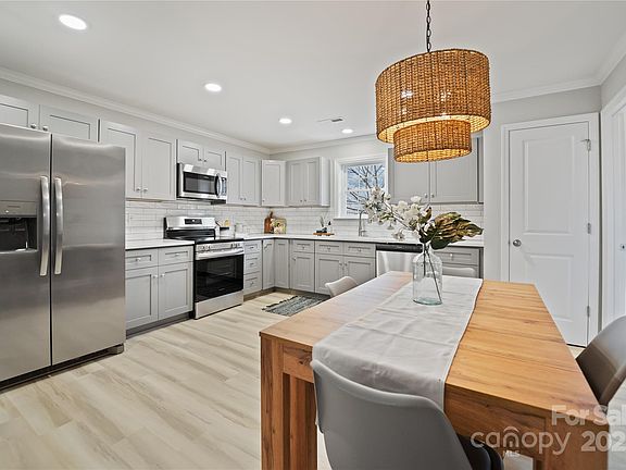 5th image of 85 Leisure Ln