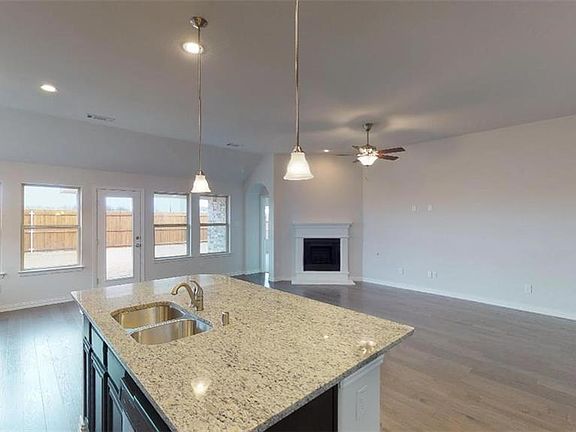 4th image of 1564 Seminole Dr
