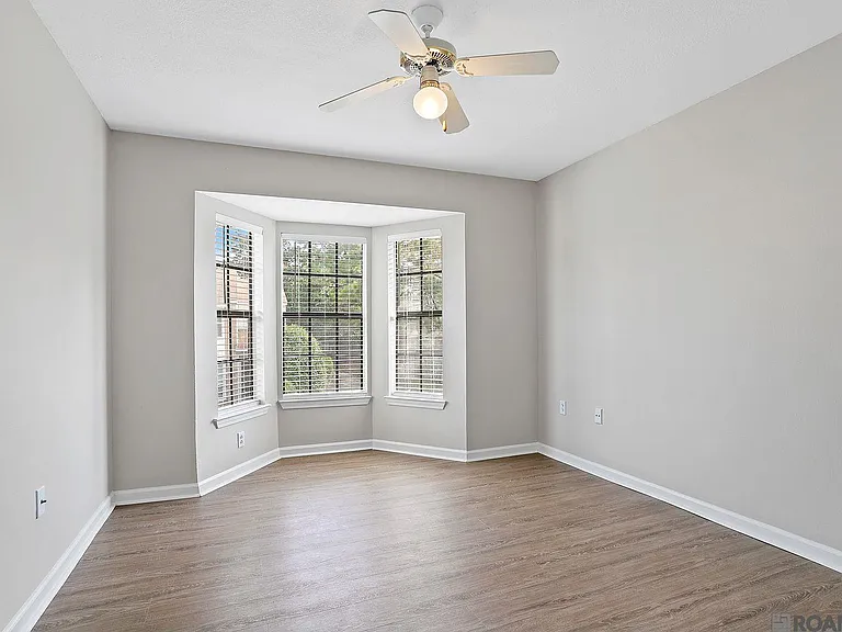 9849 Siegen Ln — Photo 10