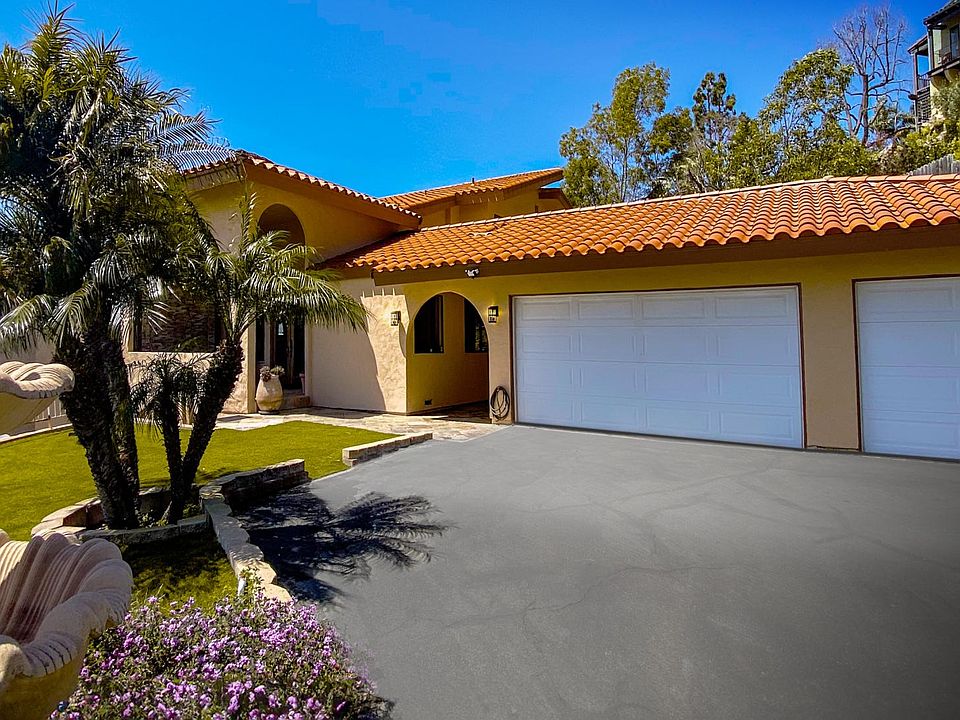 Private drive to 3-car garage and front door.