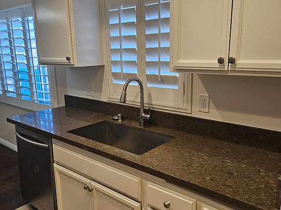 Kitchen-New sink and faucet