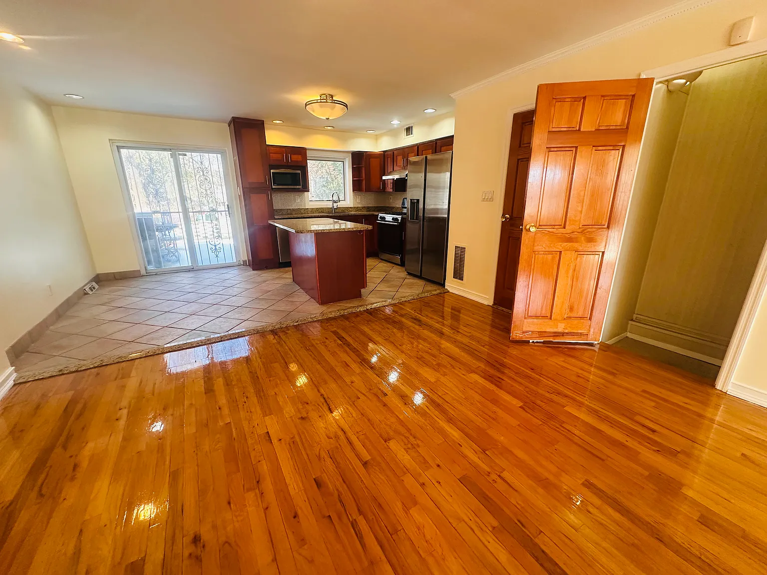 3 bed, 2.5 bath, $4,200 — Photo 1